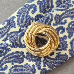 Gold toned Knot Brooch‎ Vtg